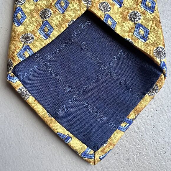 Ermenegildo Zegna 100% Silk Yellow Gold & Blue Diamond Shapes w/ Dandelions Tie - Picture 6 of 12